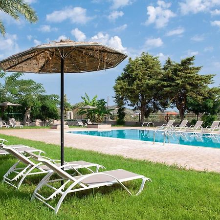 Rose Hotel פליראקי מראה חיצוני תמונה