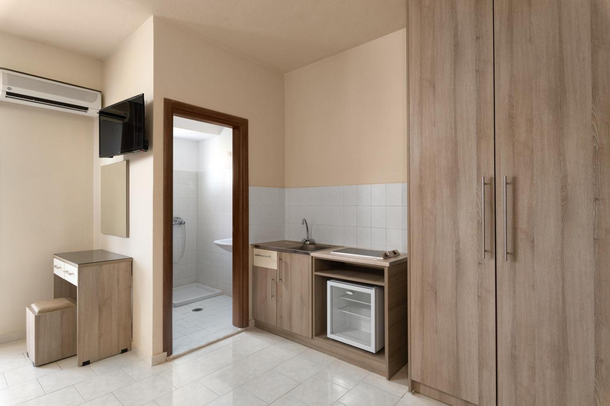 Rose Hotel פליראקי מראה חיצוני תמונה