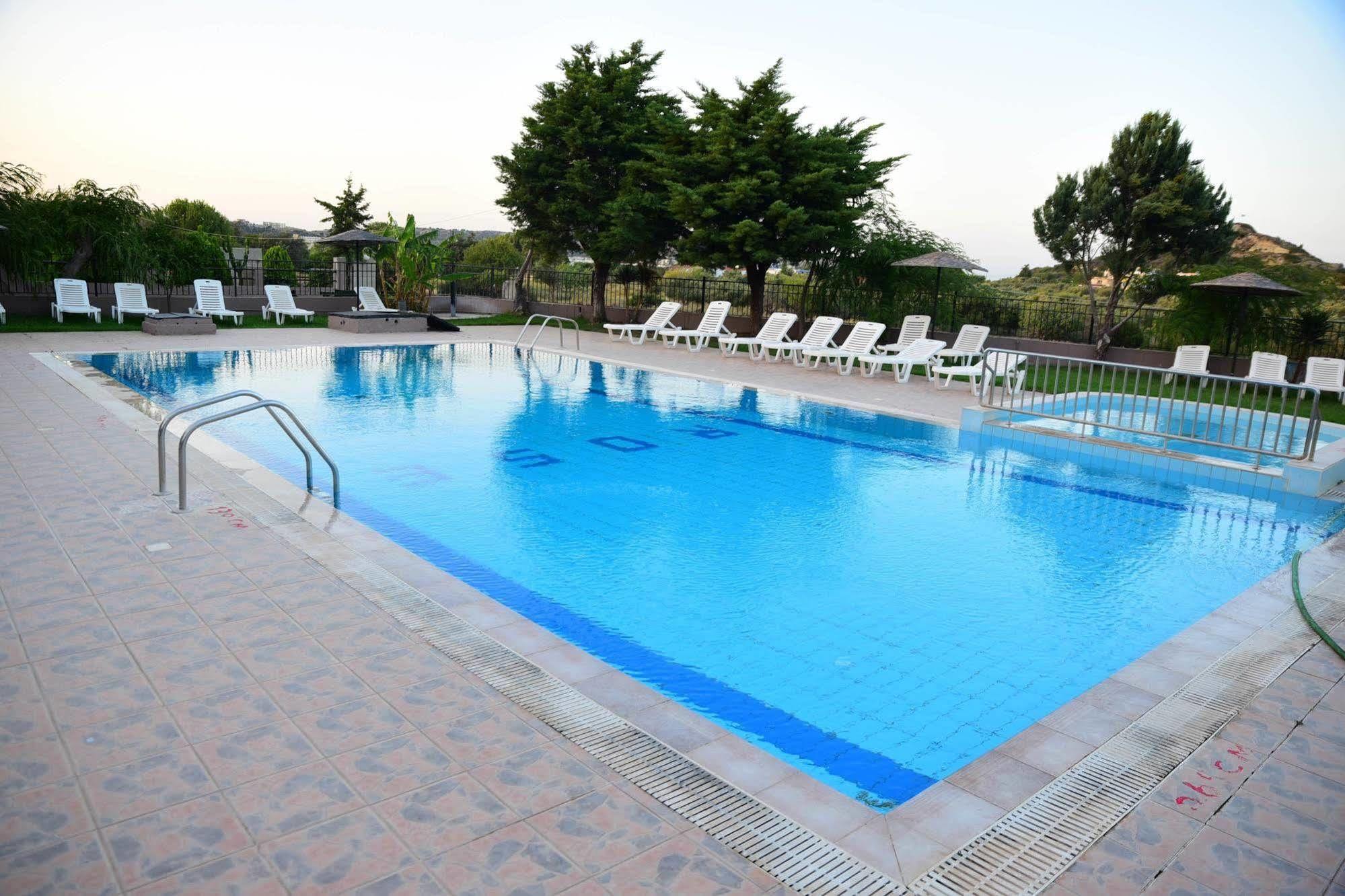 Rose Hotel פליראקי מראה חיצוני תמונה