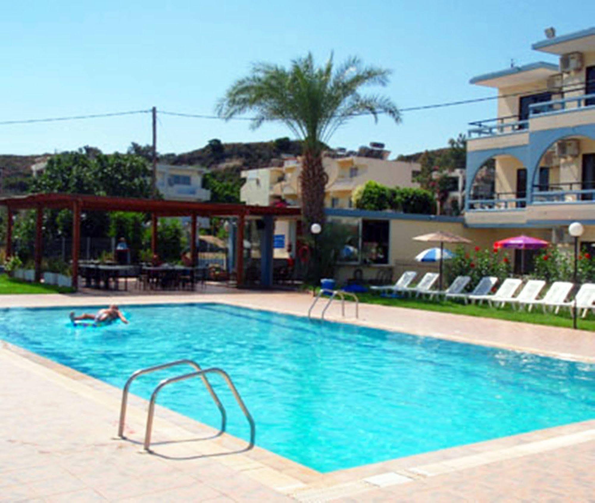 Rose Hotel פליראקי מראה חיצוני תמונה