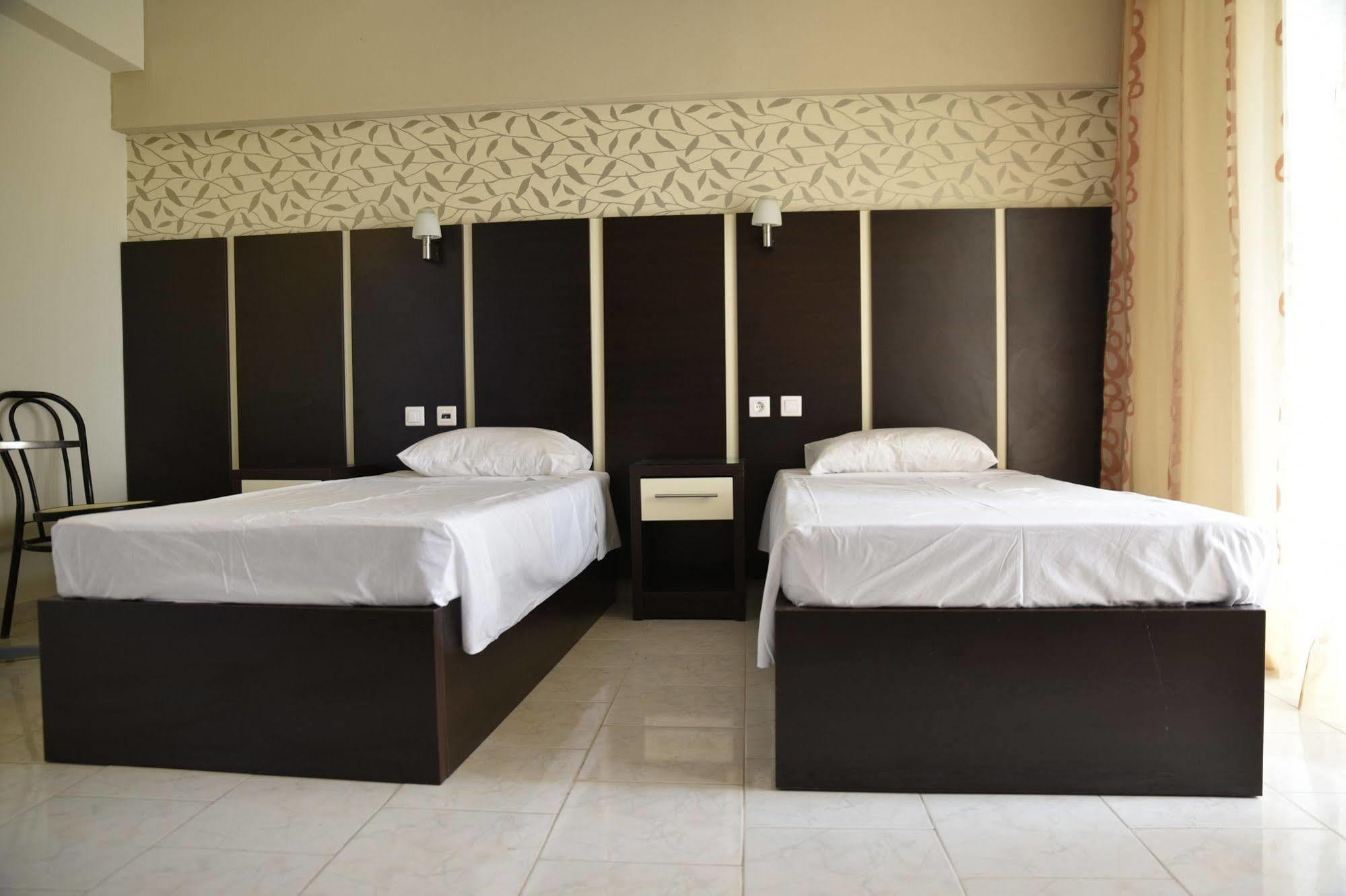 Rose Hotel פליראקי מראה חיצוני תמונה