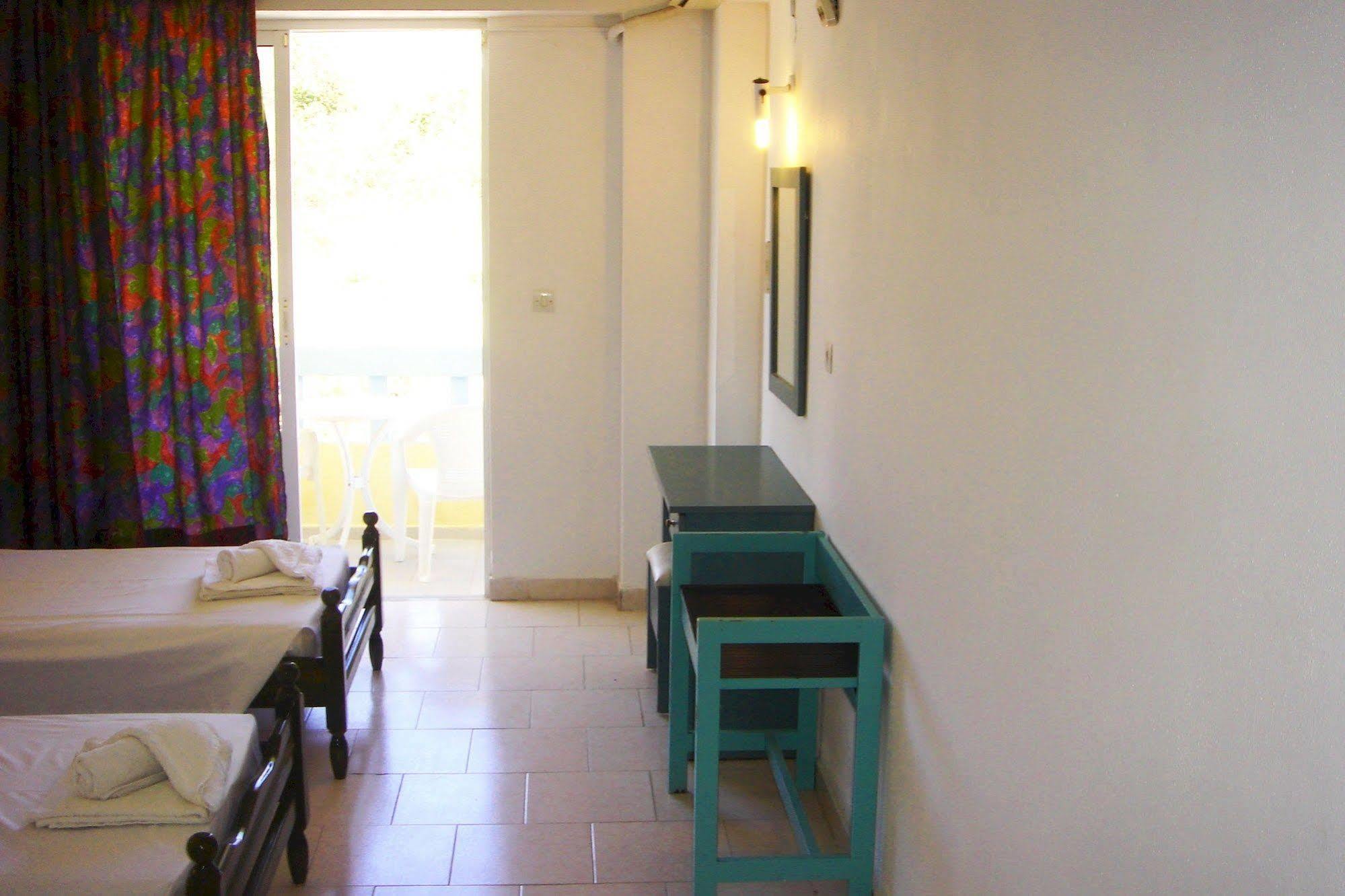 Rose Hotel פליראקי מראה חיצוני תמונה