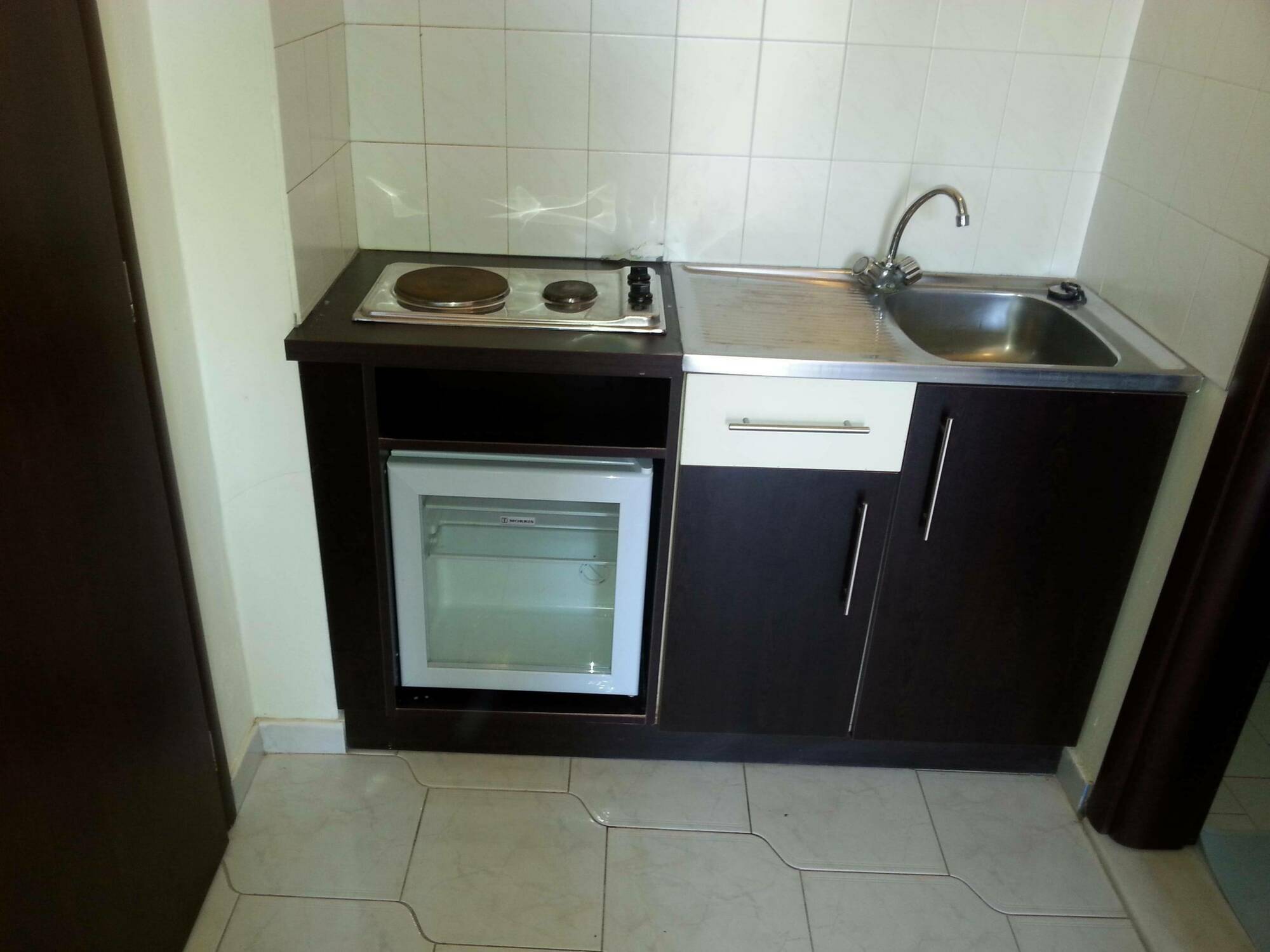 Rose Hotel פליראקי מראה חיצוני תמונה