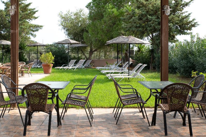 Rose Hotel פליראקי מראה חיצוני תמונה